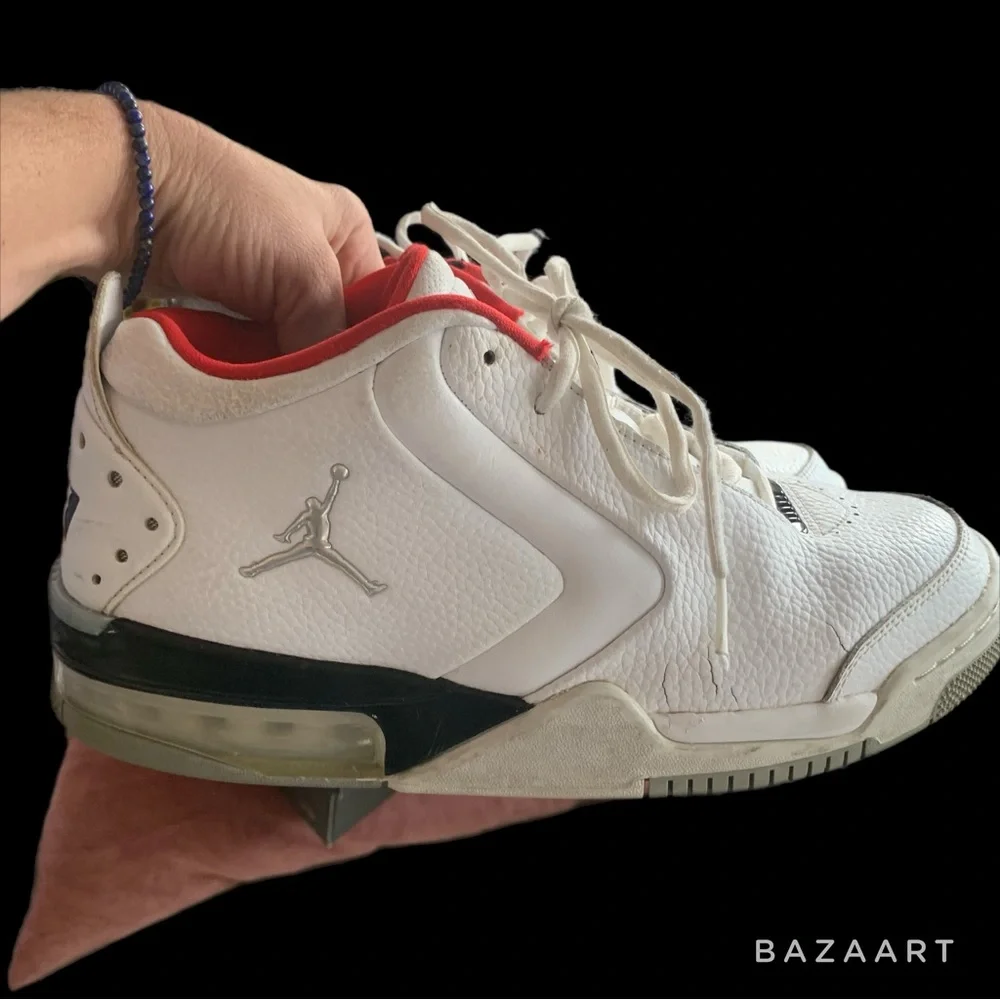 Michael Jordan Big Fund white, silver and red bball kicks💫 size 9 mens. - Picture 10 of 13